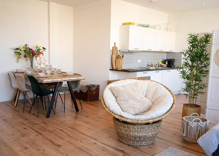 Nora Waterview Apartament Breda