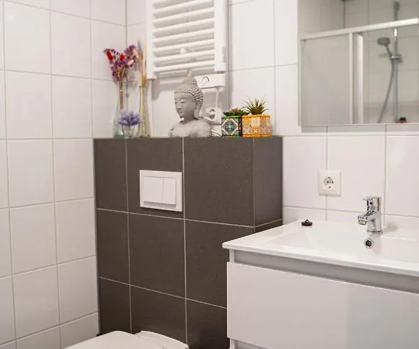 Nora Waterview Apartament *