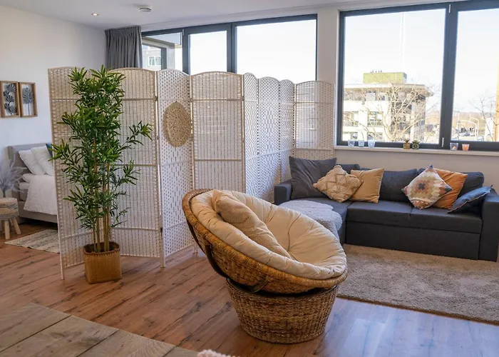 Nora Waterview Apartment *